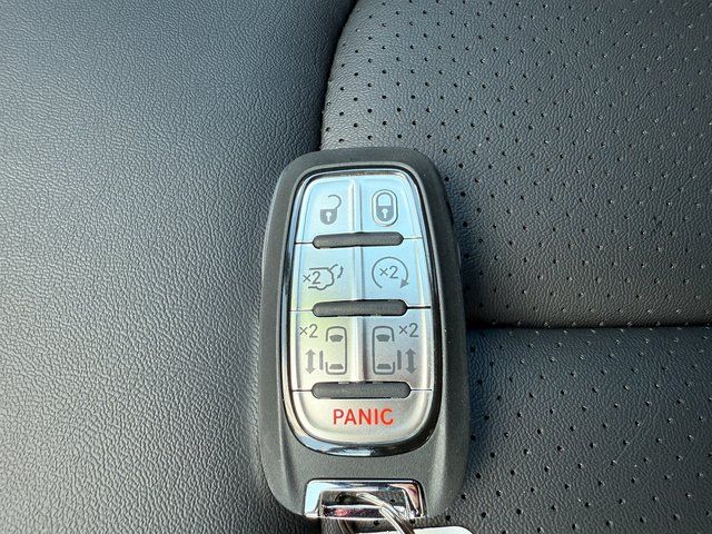 2026 Chrysler Pacifica photo 9
