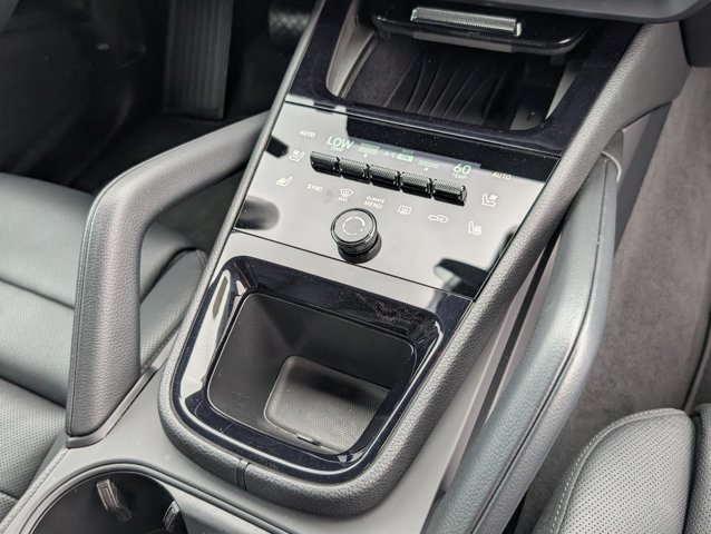 2024 Porsche Cayenne photo 13