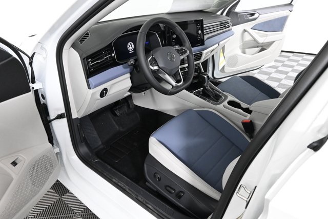 2025 Volkswagen Jetta 1.5T SE photo 14