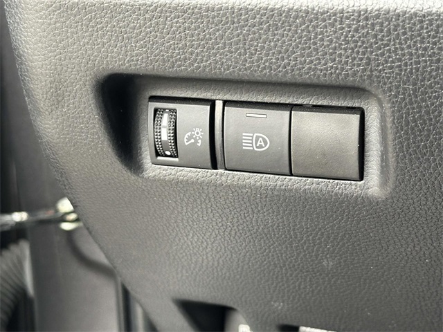 2022 Toyota RAV4 Hybrid LE photo 24