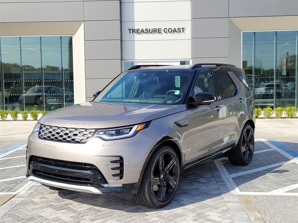2025 Land Rover Discovery Metropolitan Edition's photo