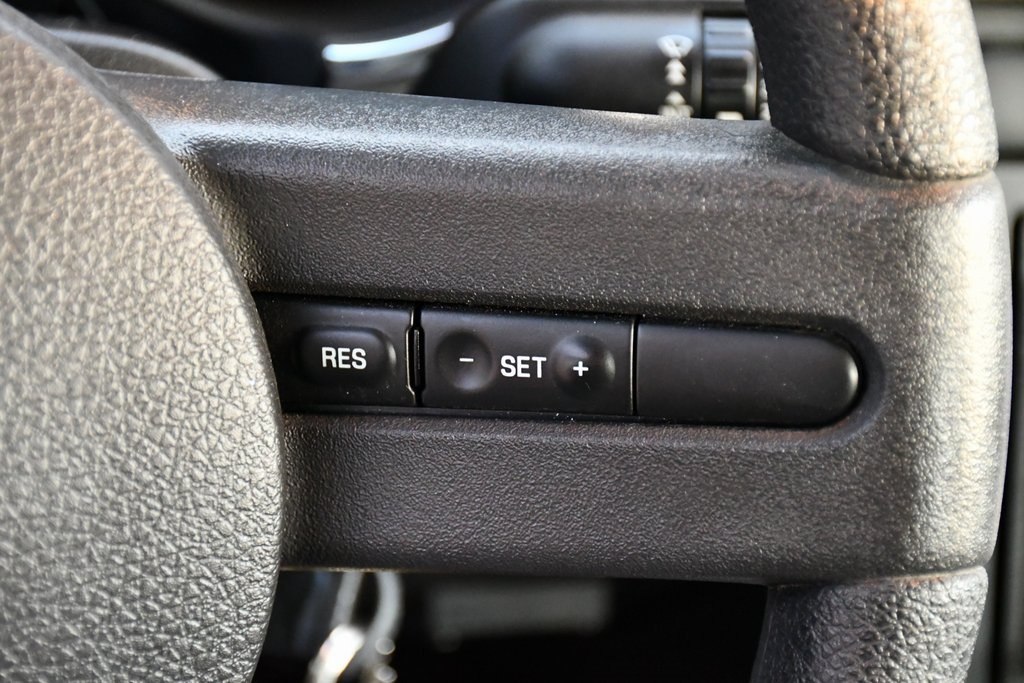 2005 Ford Mustang photo 18