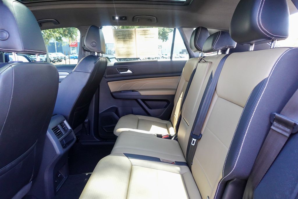 2021 Volkswagen Atlas Cross Sport V6 SE Technology photo 26