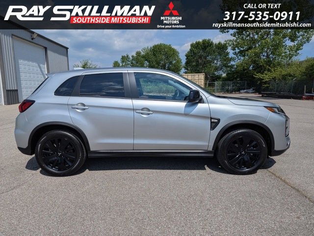 2025 Mitsubishi Outlander Sport LE photo 4