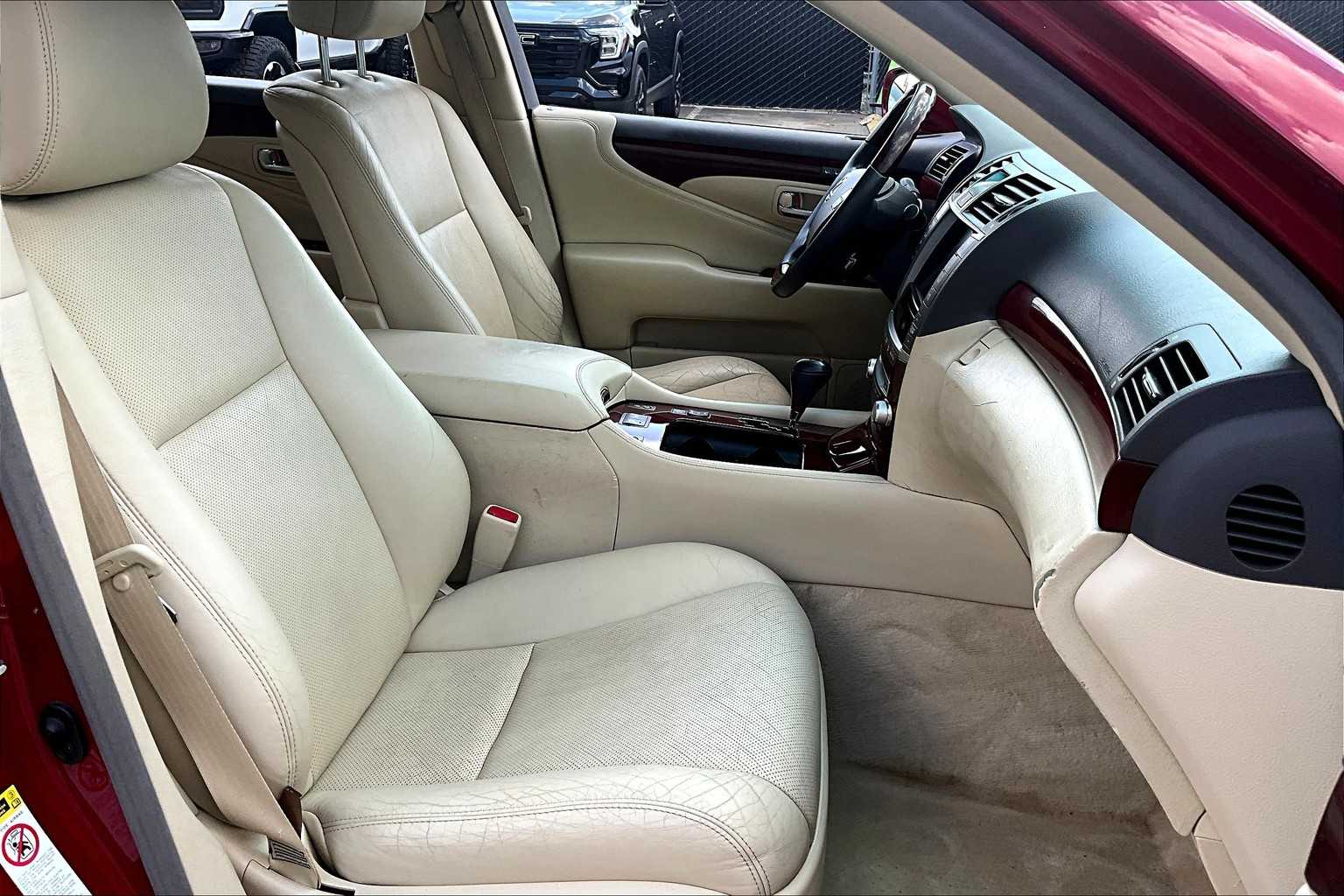 2010 Lexus LS 460 Luxury photo 8