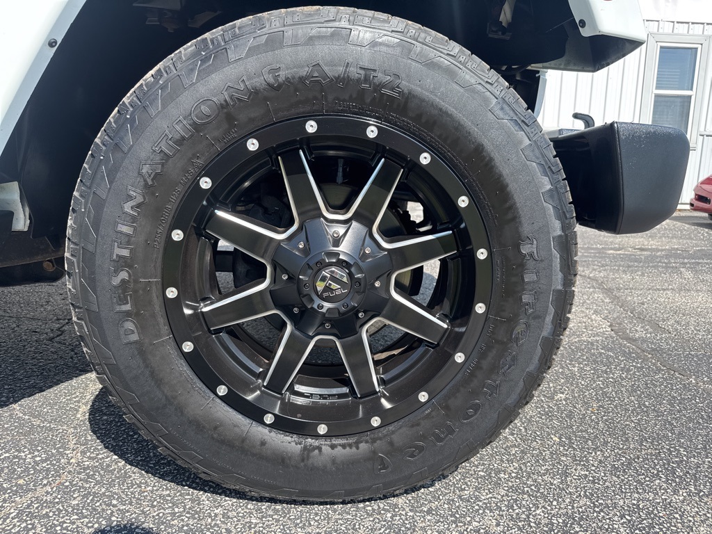 2015 Jeep Wrangler Unlimited Sahara photo 9