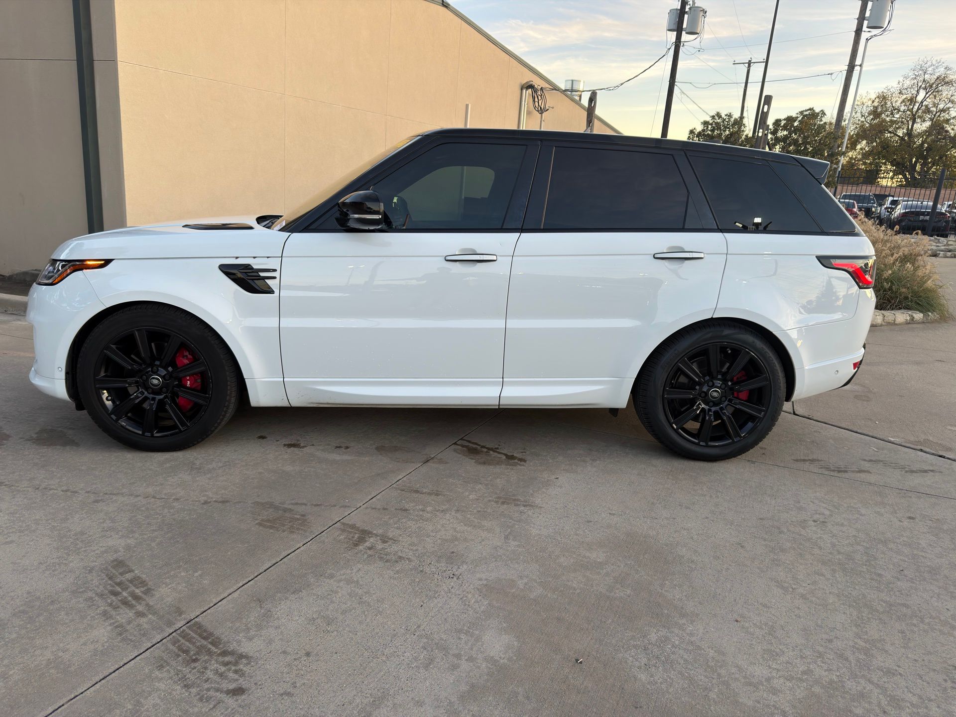 2019 Land Rover Range Rover Sport HST photo 2