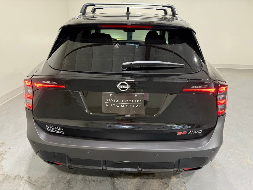 2026 Nissan Kicks SR photo 4