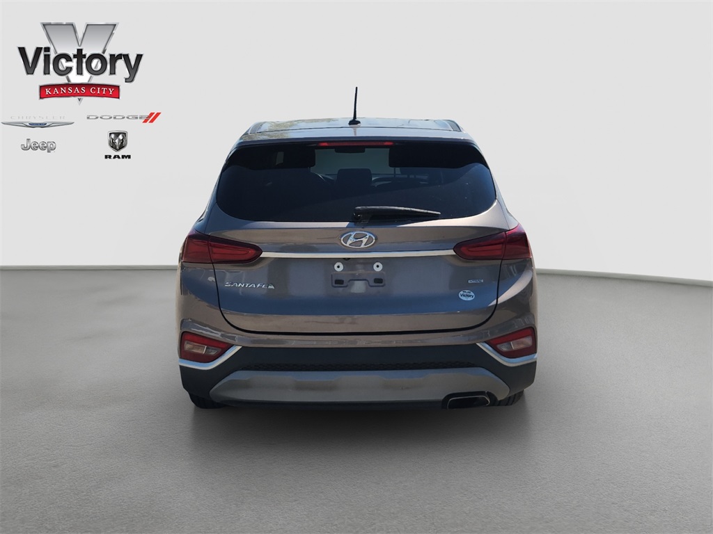 2019 Hyundai Santa Fe SE photo 5