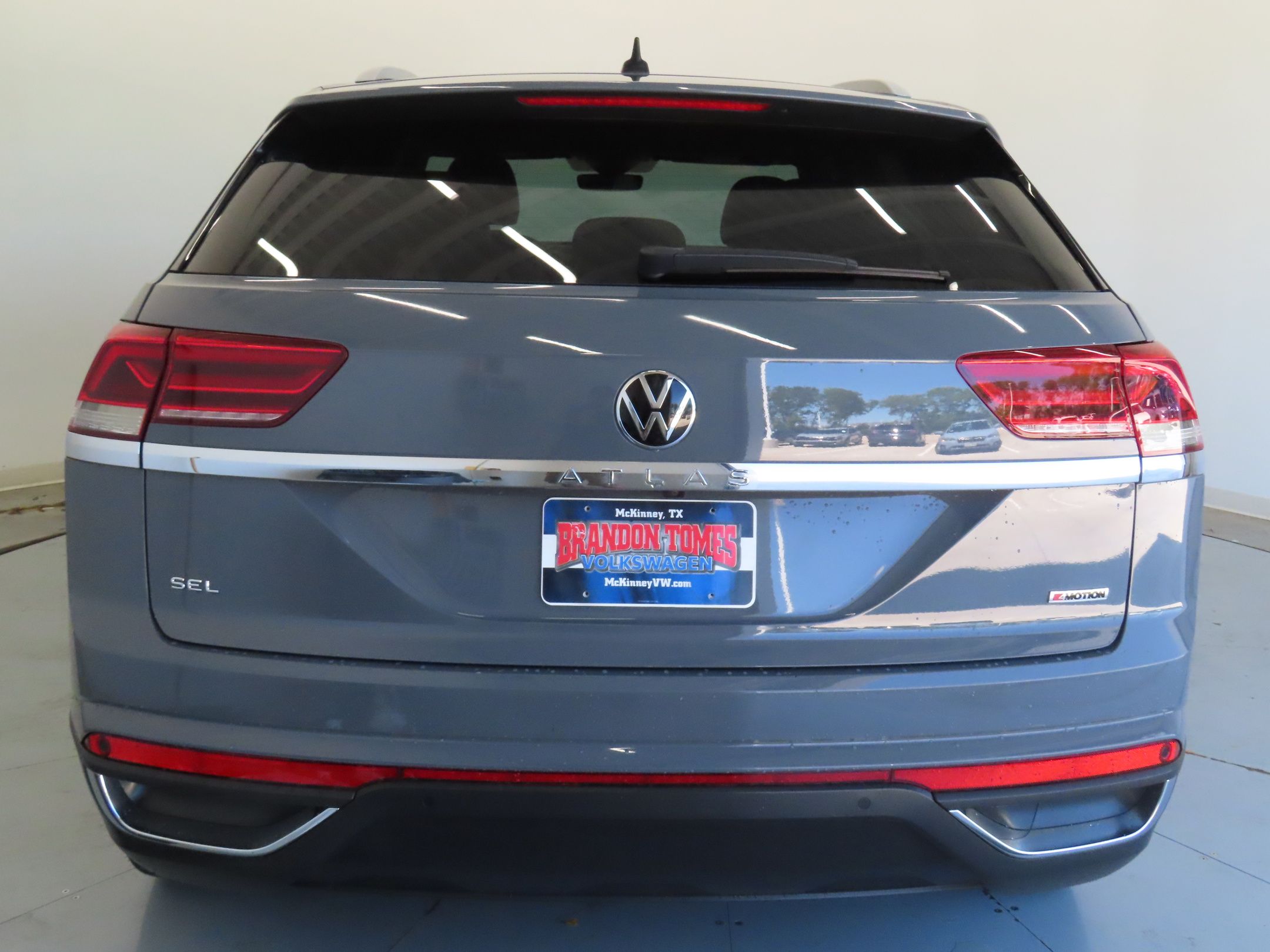2020 Volkswagen Atlas Cross Sport SEL photo 3