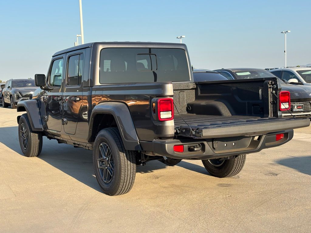 2025 Jeep Gladiator Sport S photo 5
