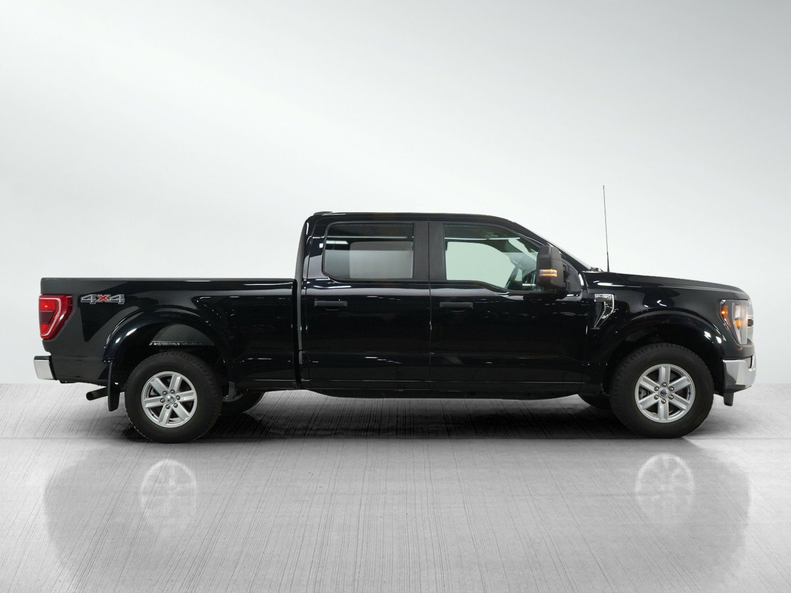 2023 Ford F-150 XLT photo 4
