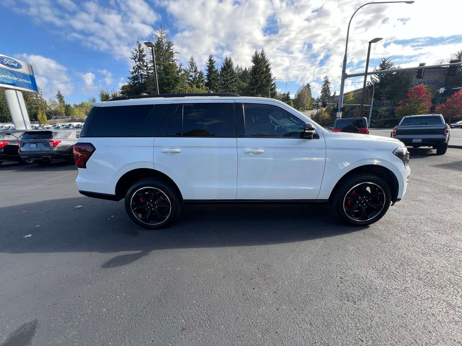 2022 Ford Expedition Limited photo 2
