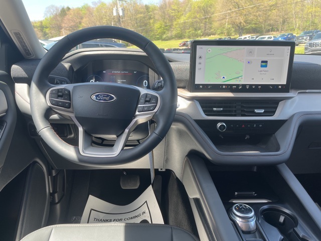 2025 Ford Explorer photo 13