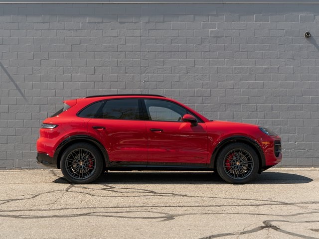 2026 Porsche Cayenne GTS photo 8