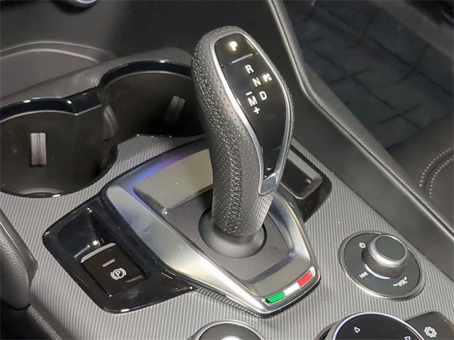 2025 Alfa Romeo Giulia Base photo 21