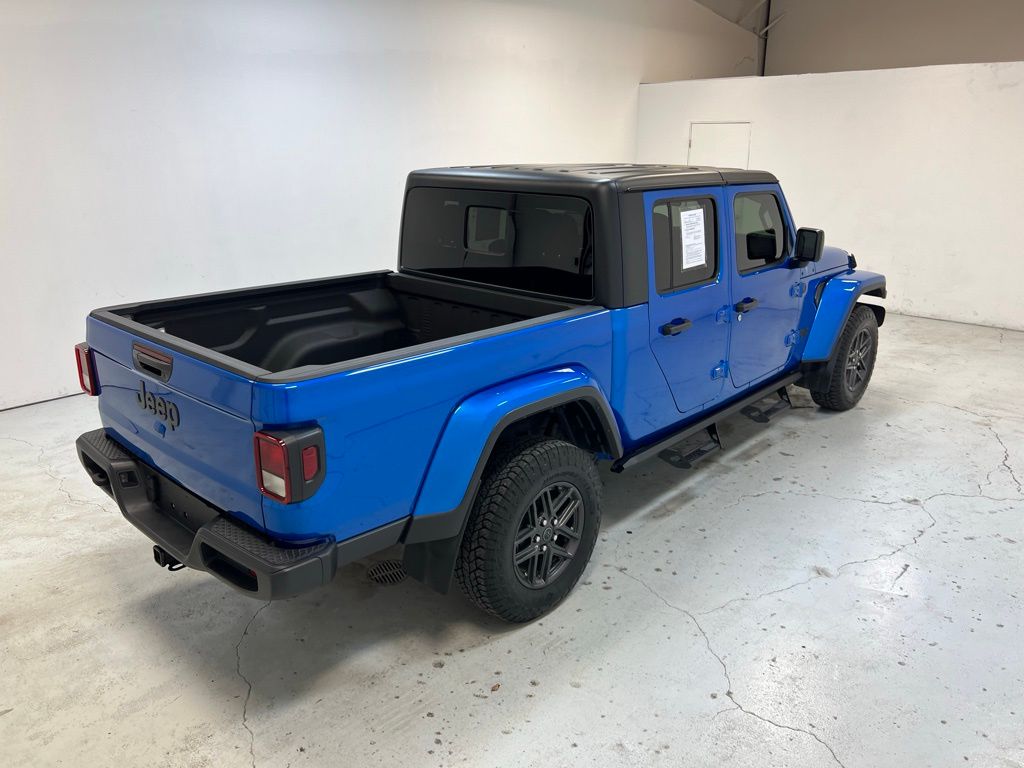 2024 Jeep Gladiator Sport S photo 2