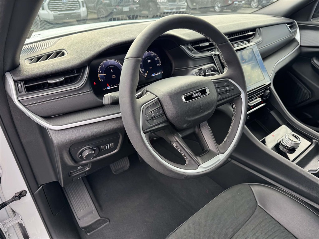 2025 Jeep Grand Cherokee Altitude X photo 2