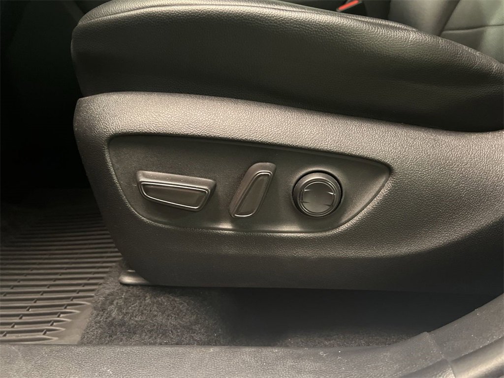 2021 Toyota Highlander XLE photo 12