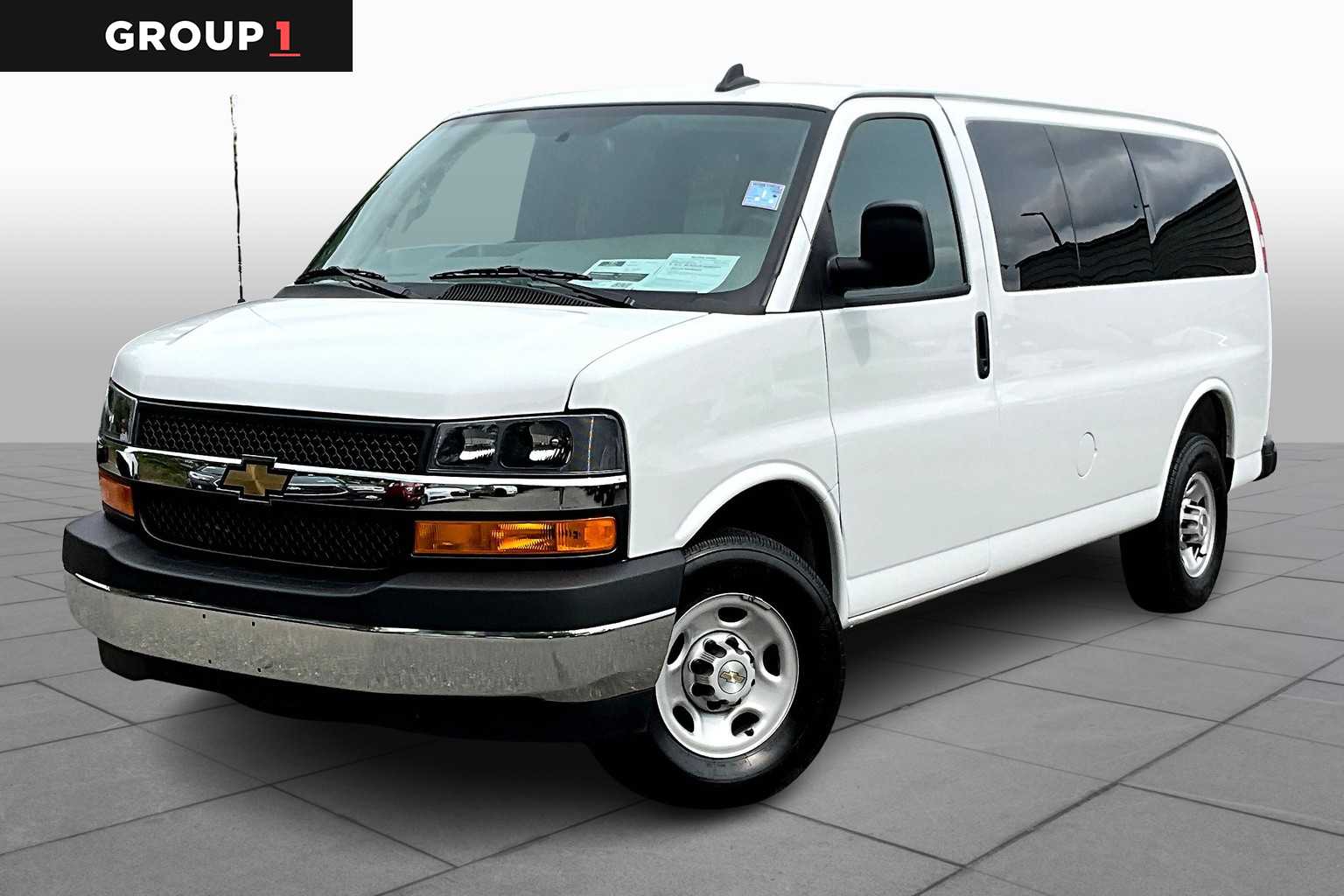 2025 Chevrolet Express Passenger LS's photo