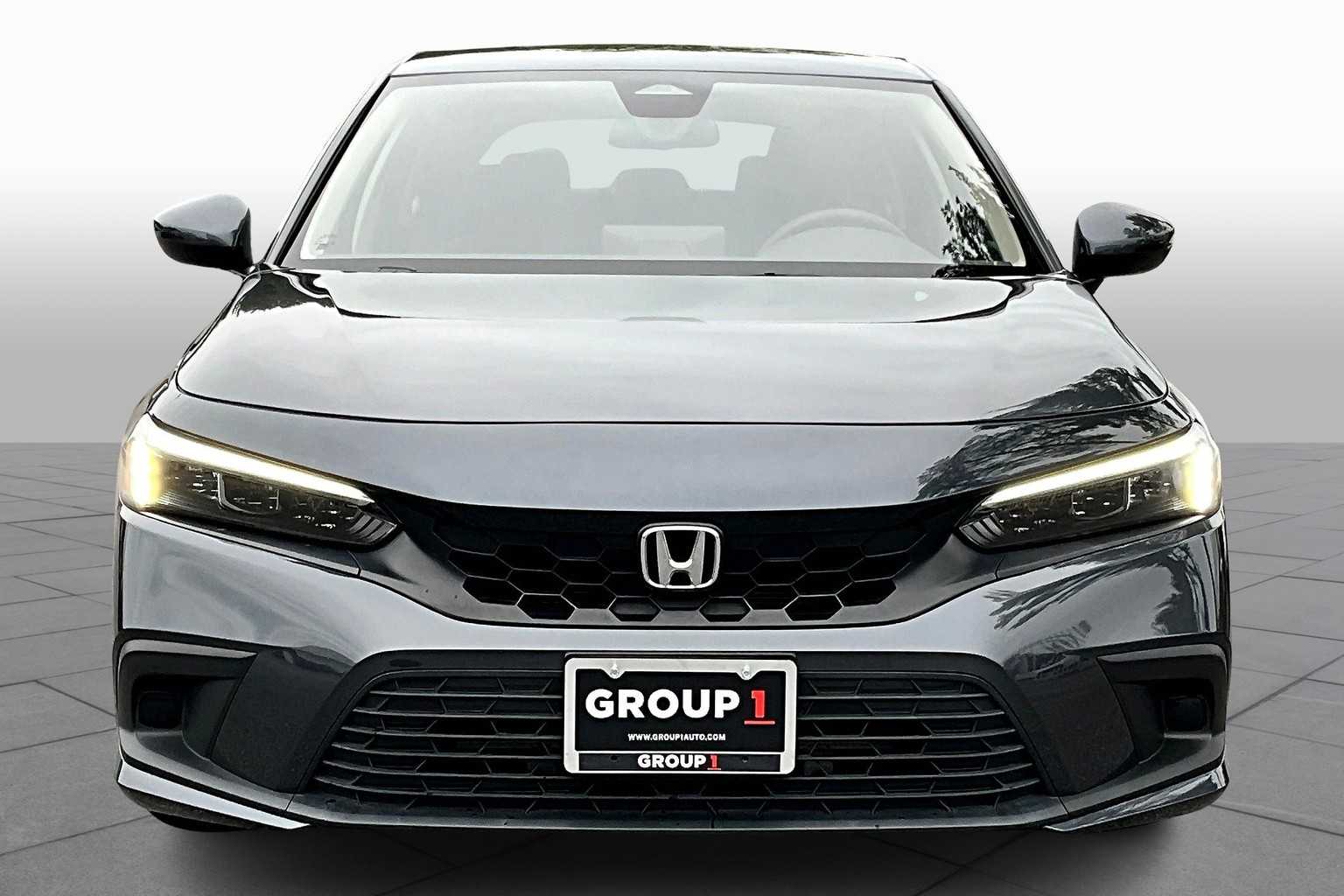 2024 Honda Civic Hatchback LX photo 3