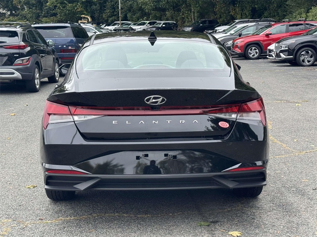 2023 Hyundai Elantra SEL photo 4