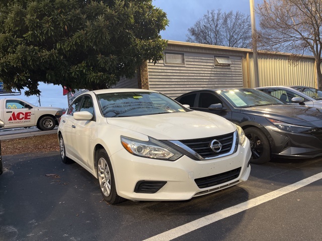 2016 Nissan Altima SL's photo