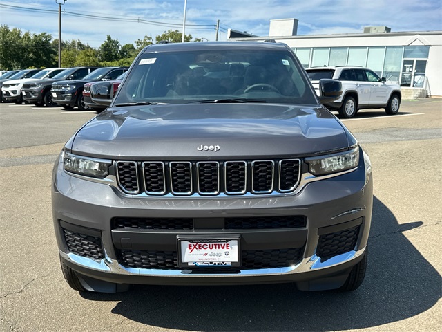 2025 Jeep Grand Cherokee Laredo photo 6