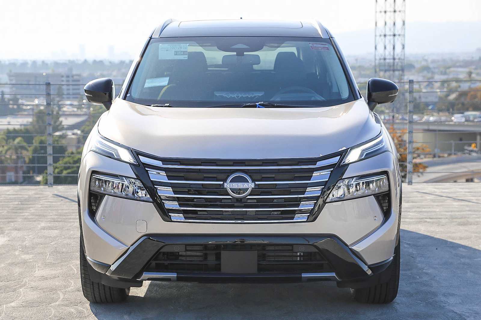 2025 Nissan Rogue Platinum photo 2