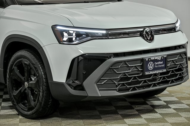 2025 Volkswagen Taos SE photo 2