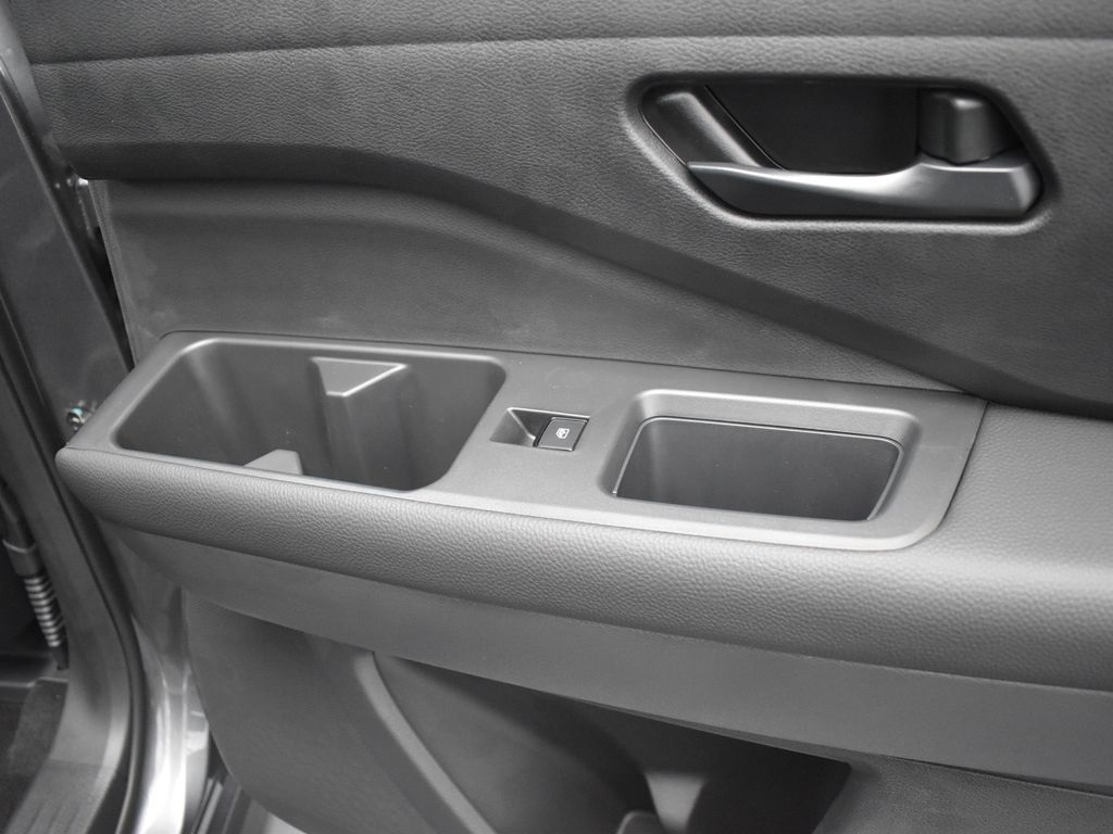 2025 Nissan Pathfinder S photo 20