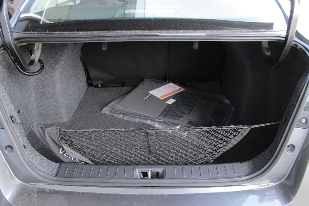 2025 Nissan Versa 1.6 S photo 6