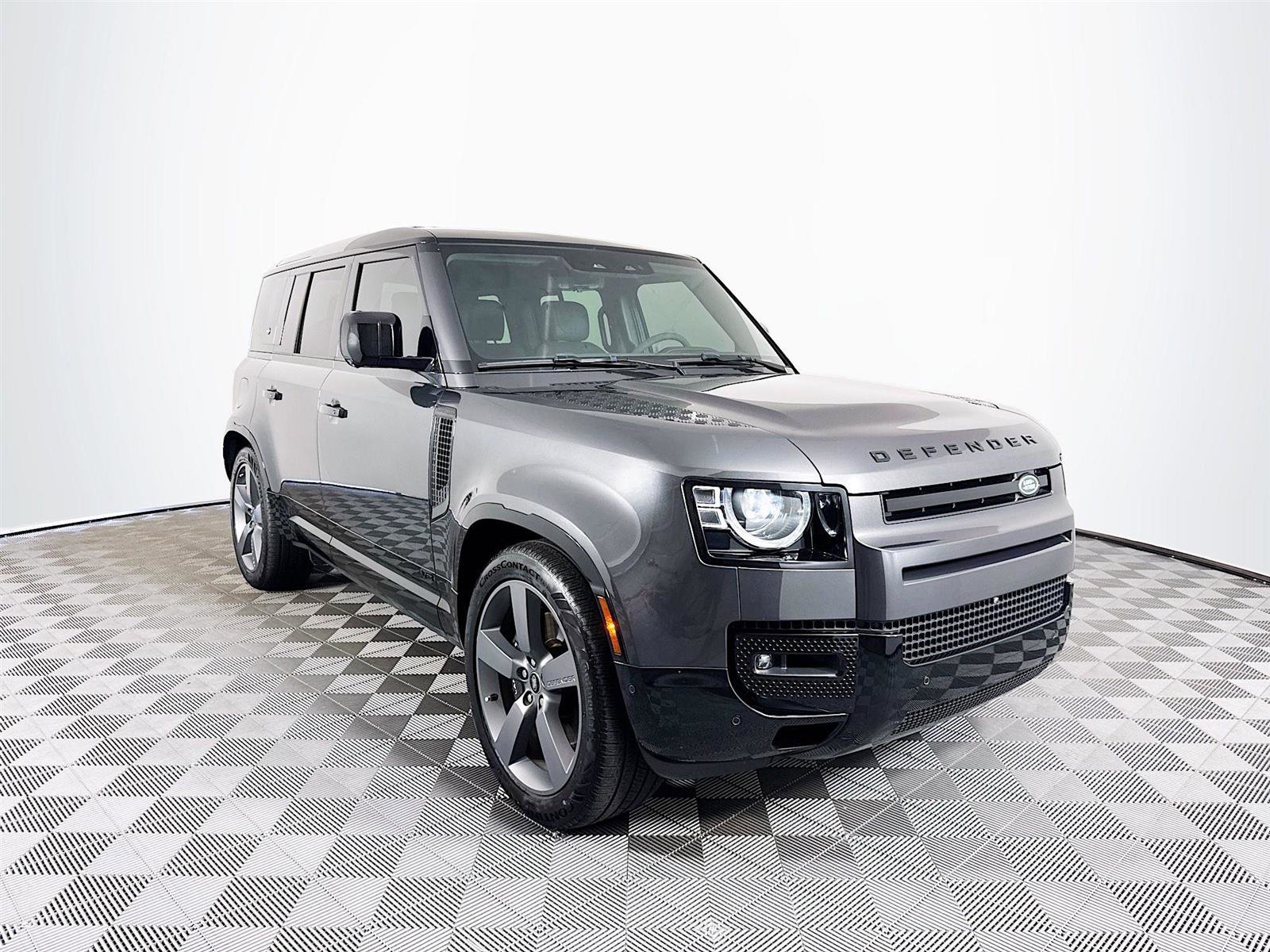 2024 Land Rover Defender 110 V8 photo 3