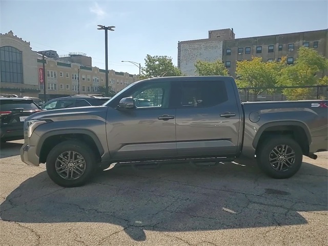 2023 Toyota Tundra SR5 CrewMax photo 5