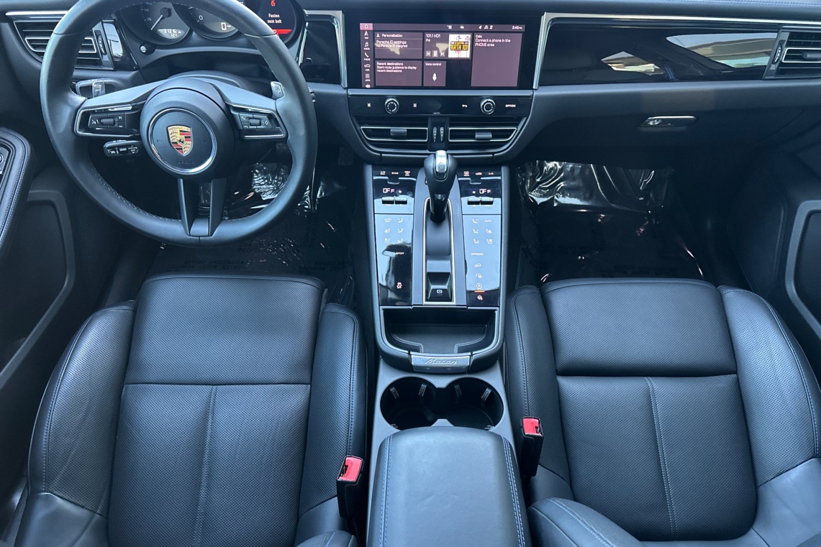 2023 Porsche Macan T photo 3