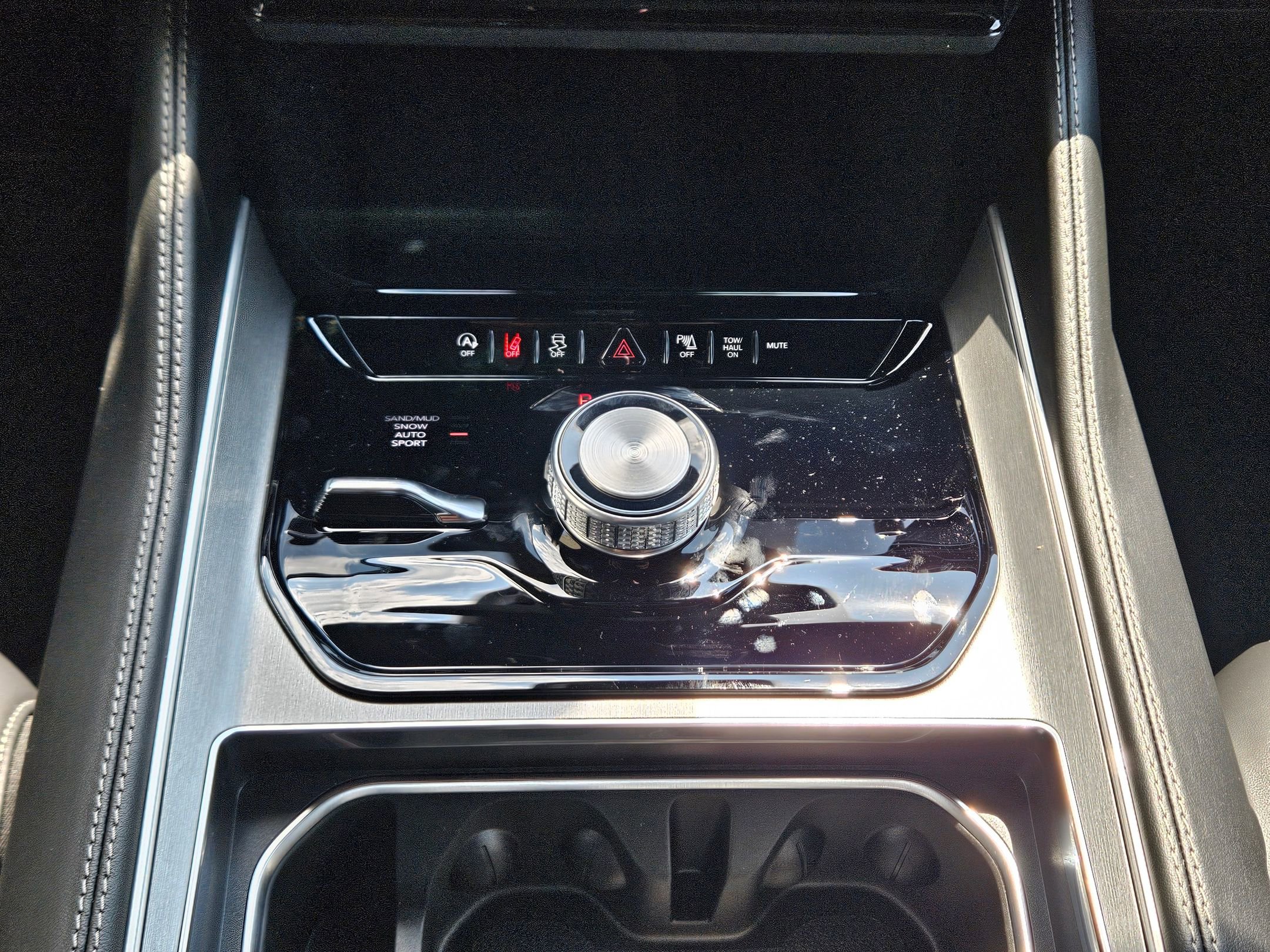 2025 Jeep Wagoneer Series II Carbide photo 7