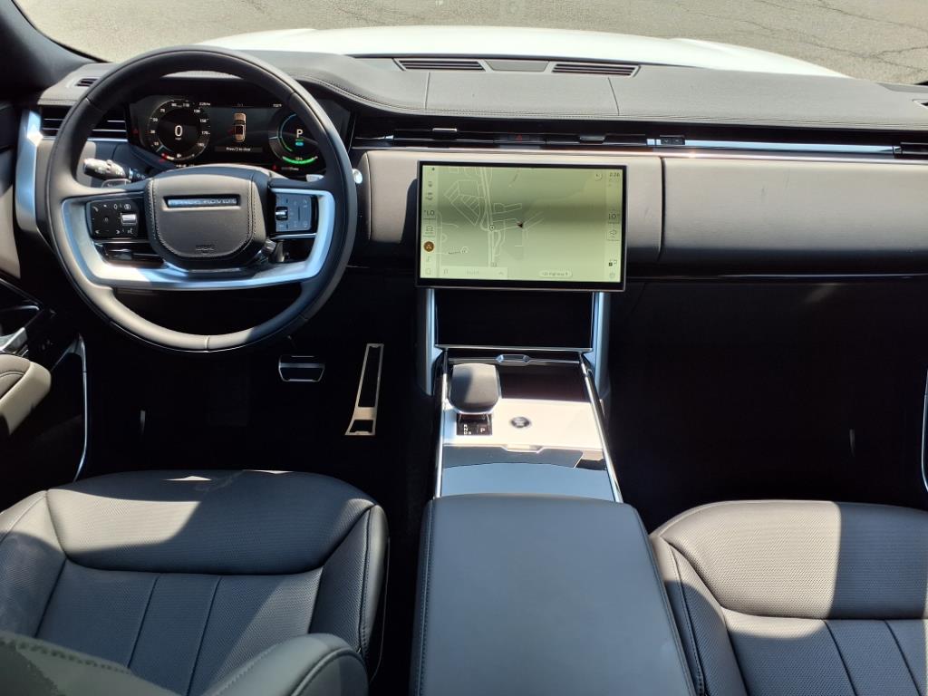 2025 Land Rover Range Rover SE photo 4