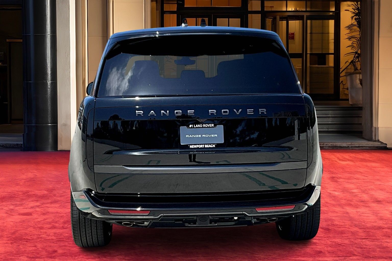 2025 Land Rover Range Rover SE photo 4