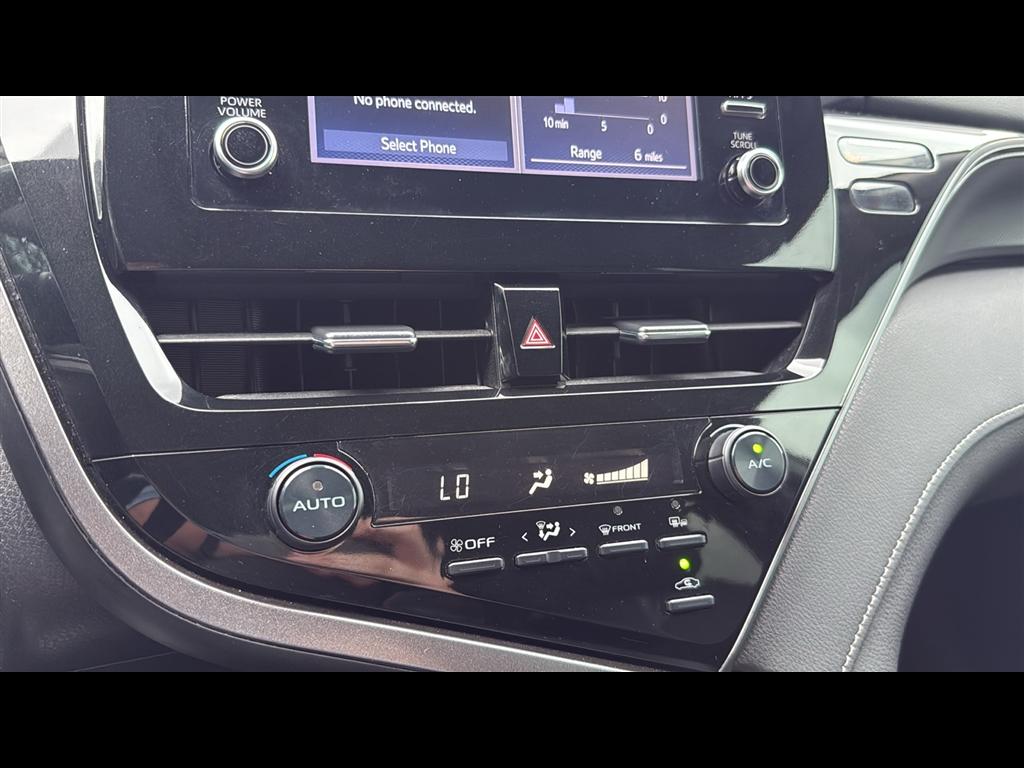 2023 Toyota Camry SE photo 13