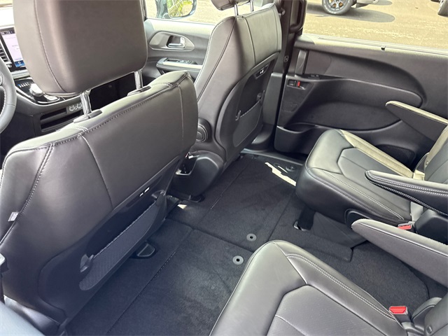 2025 Chrysler Pacifica photo 28