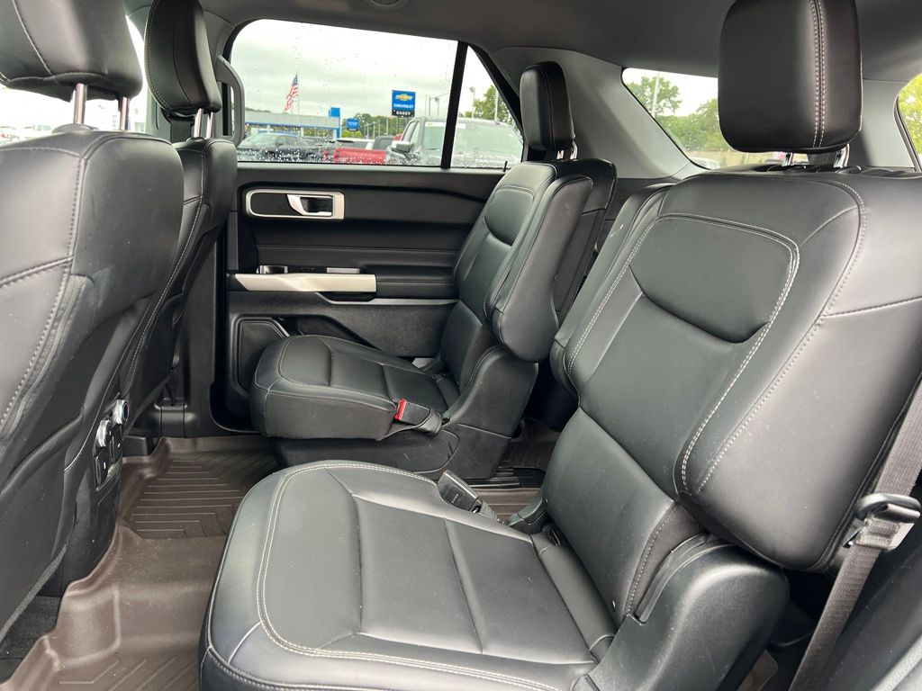 2023 Ford Explorer XLT photo 22