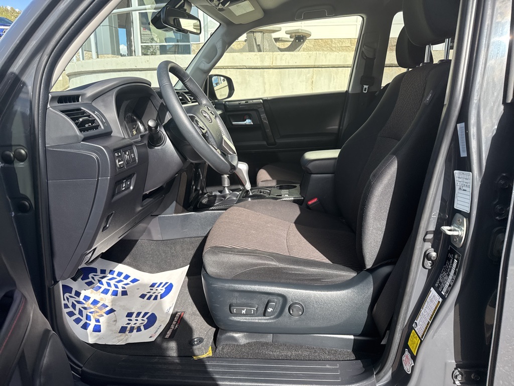 2024 Toyota 4Runner TRD Off-Road photo 2