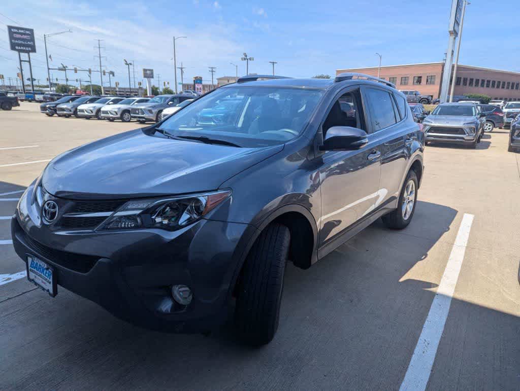 2015 Toyota RAV4 XLE photo 4