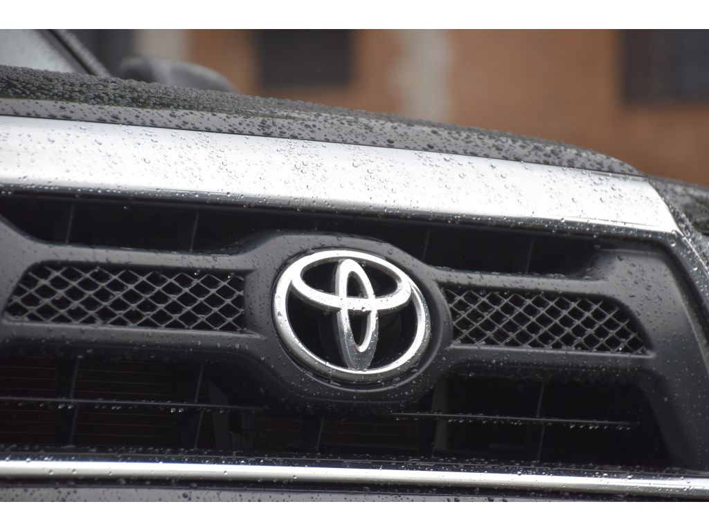 2013 Toyota Tacoma Base V6 4x4 photo 11