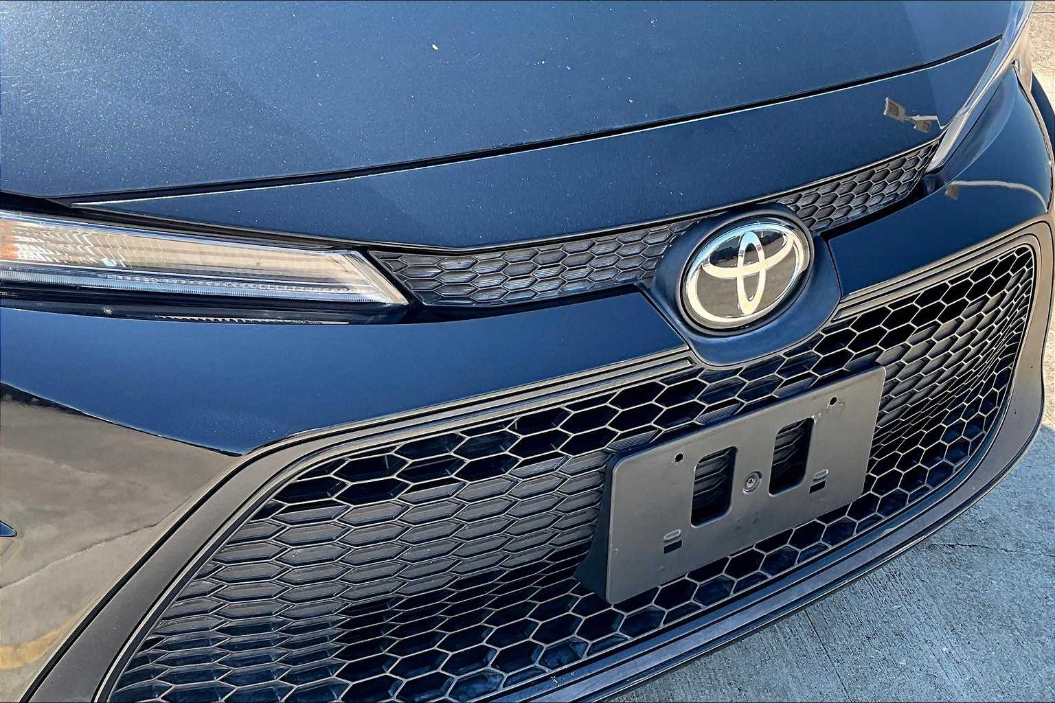 2022 Toyota Corolla LE photo 26