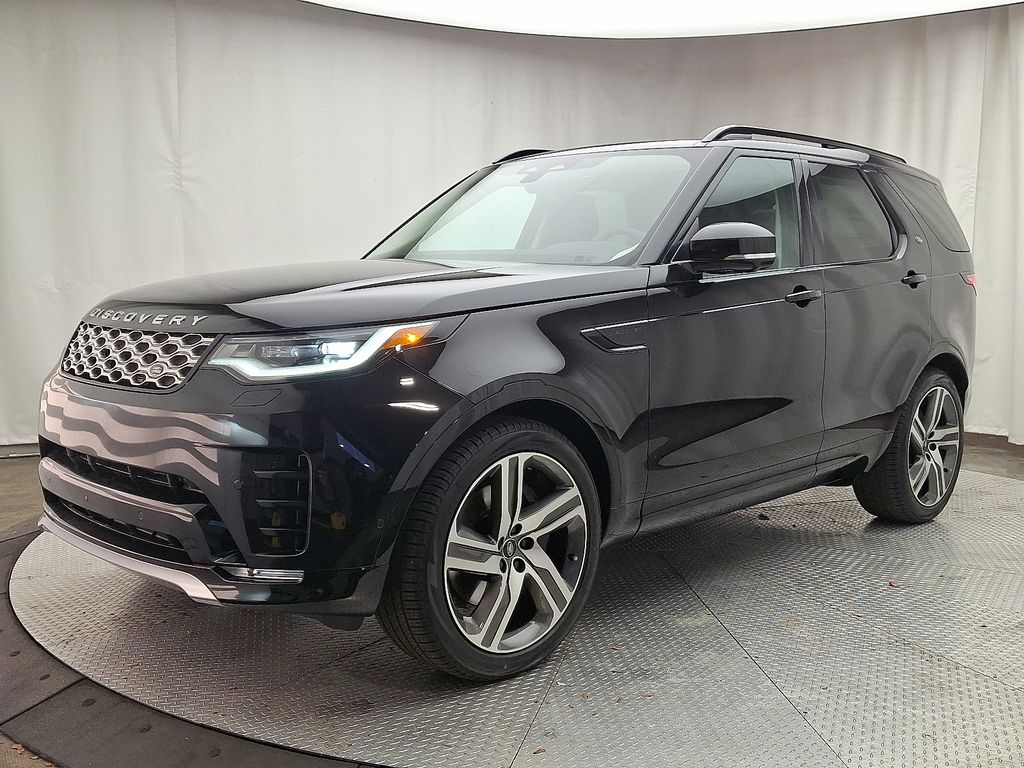 2026 Land Rover Discovery Tempest Edition's photo
