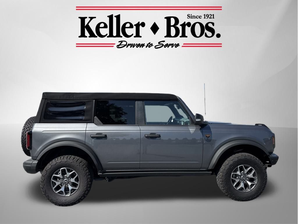 2023 Ford Bronco Badlands photo 3