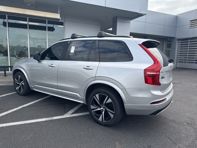 2022 Volvo XC90 Recharge T8 R-Design photo 2