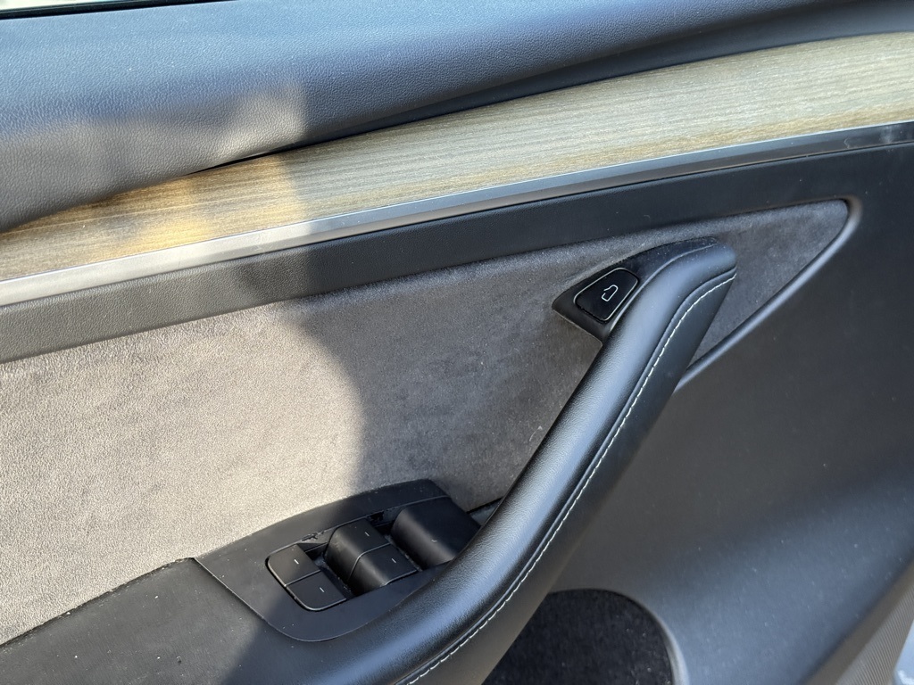 2023 Tesla Model Y Long Range photo 8
