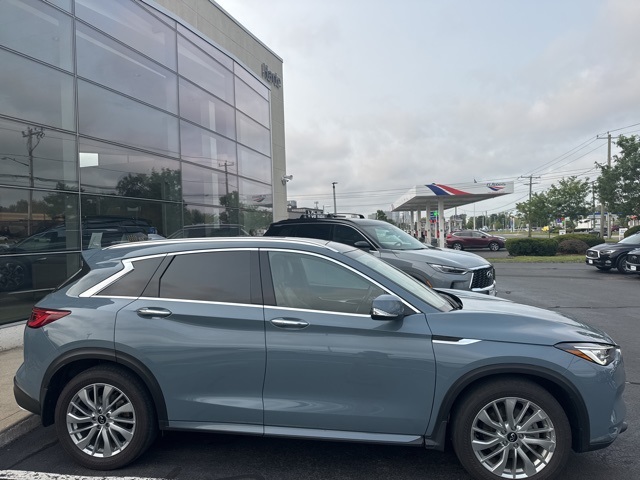 2023 Infiniti QX50 Luxe photo 2